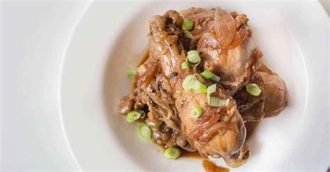 filipino pressure cooker chicken adobo.